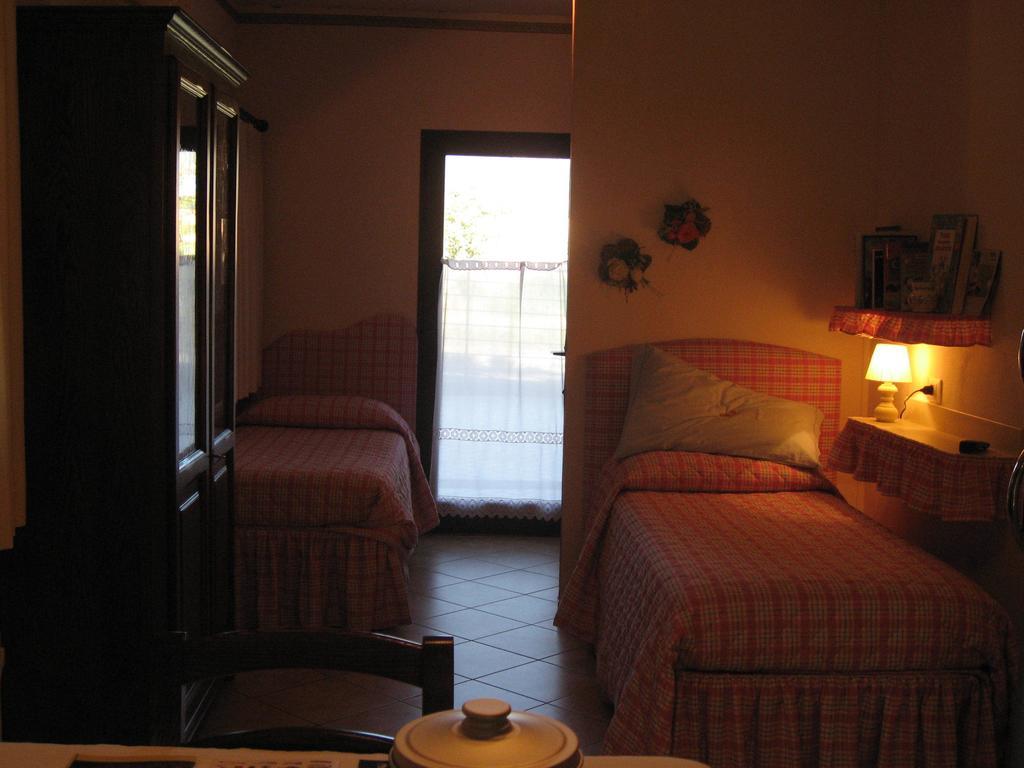 Bed And Breakfast Zia Calci Camera foto
